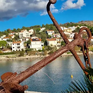 https://apartments-ars-vivendi.hotels-in-trogir.com